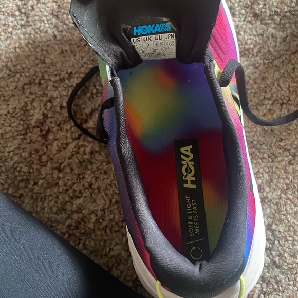 Men’s 9.5 Rainbow Rincon 3 Hokas Like new only worn twice - Picture 5 of 6
